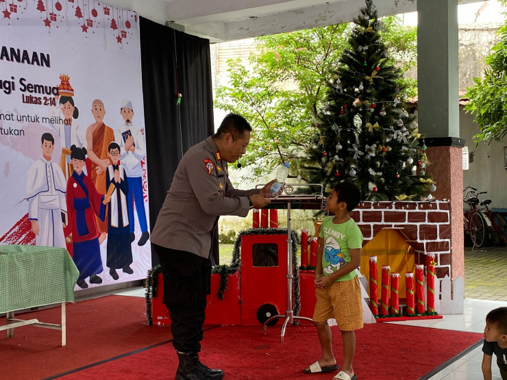 Polres Jember Berbagi Kasih ke Panti Asuhan Sambut Perayaan Natal