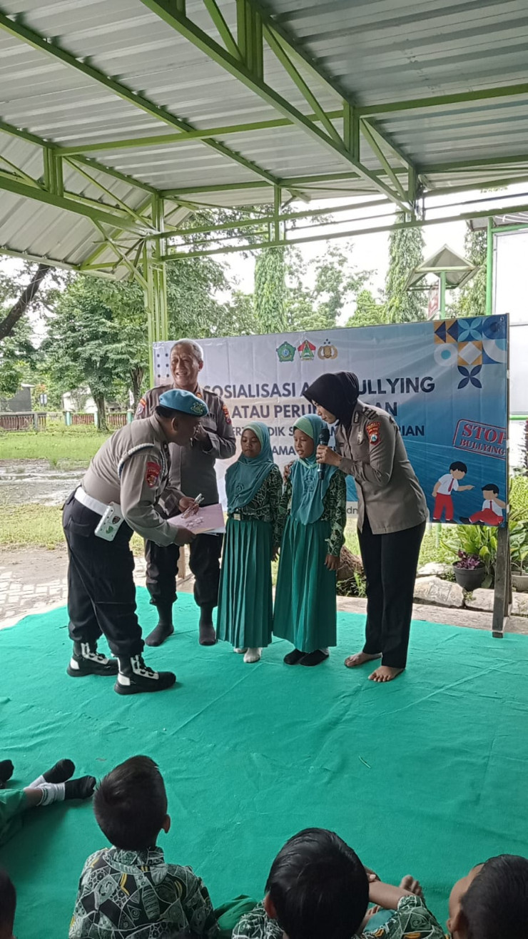 Polsek Krian Gelar Sosialisasi Anti-Bullying di SDN Gamping 2