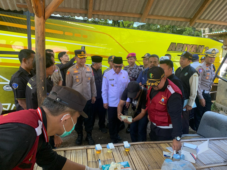 Operasi Ketupat Semeru 2025, Polresta Banyuwangi Gelar Tes Urine Bagi Sopir Bus