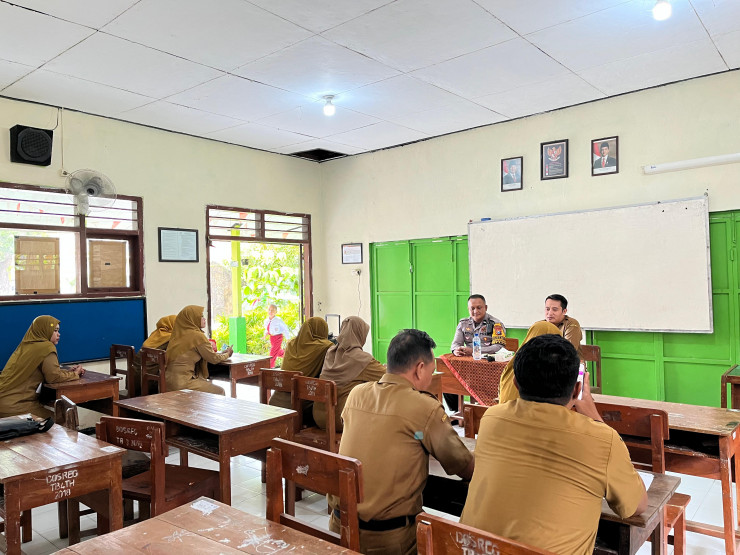 Polisi Sosialisasikan Bahaya Bullying dan Dampak Negatif Gadget di SDN 2 Tanjungsari Taman